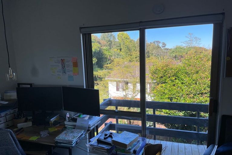 Photo of property in 42 Holyoake Place, Chatswood, Auckland, 0626