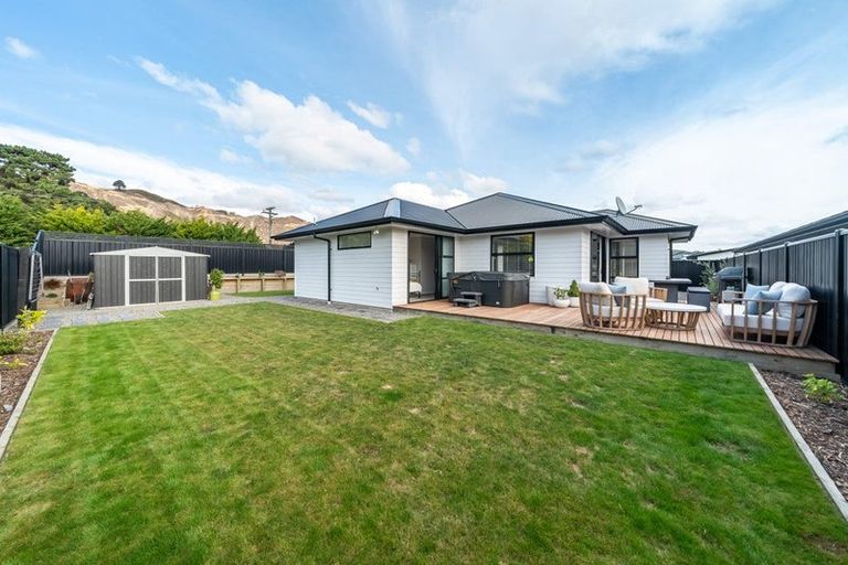 Photo of property in 117 Mawai Hakona Drive, Wallaceville, Upper Hutt, 5018