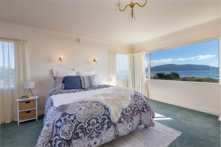 Photo of property in 22 Ara Kuaka, Waikanae Beach, Waikanae, 5036