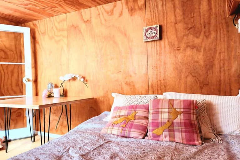 Photo of property in 105 Lone Kauri Road, Karekare, New Lynn, 0772