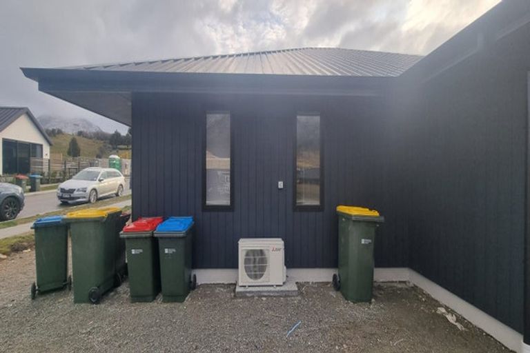 Photo of property in 100 Drysdale Road, Jacks Point, 9371