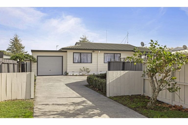 Photo of property in 22 Lloyd Drive, Nawton, Hamilton, 3200