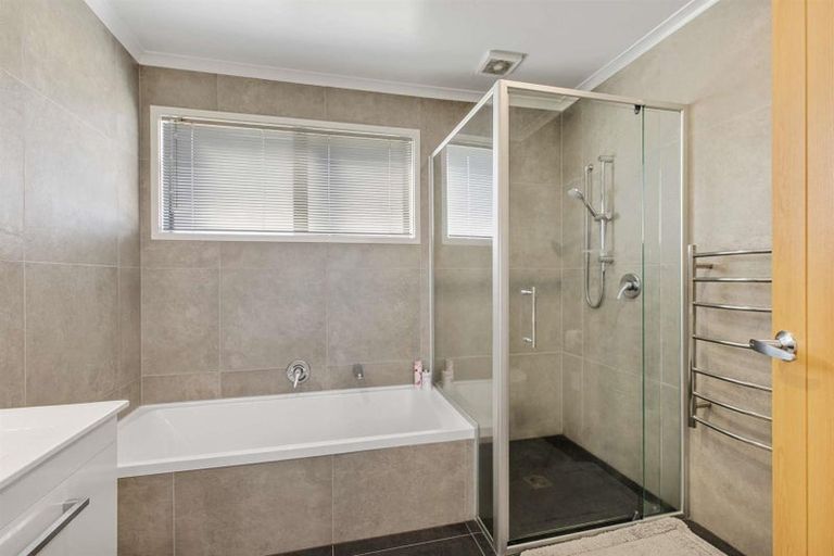 Photo of property in 143 Grove Road, Papakura, 2110