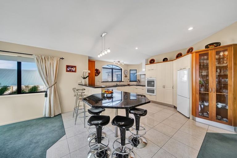 Photo of property in 4 Willow Place, Whalers Gate, New Plymouth, 4310