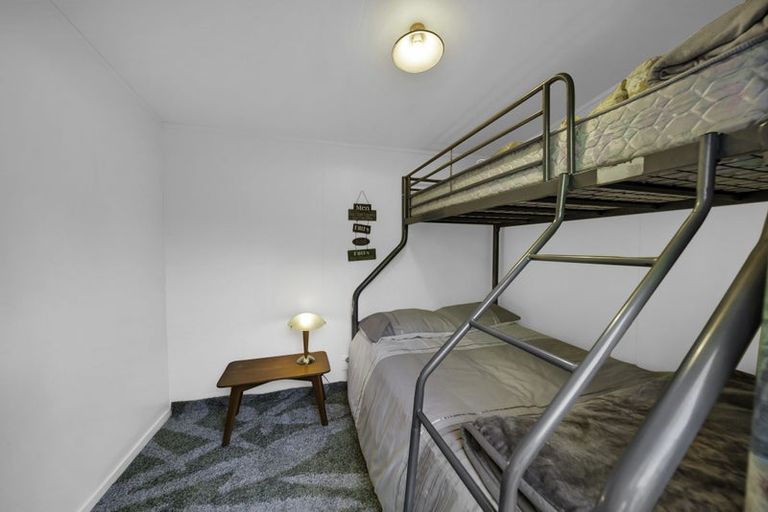 Photo of property in 37 Lake View Terrace, Moana, 7875