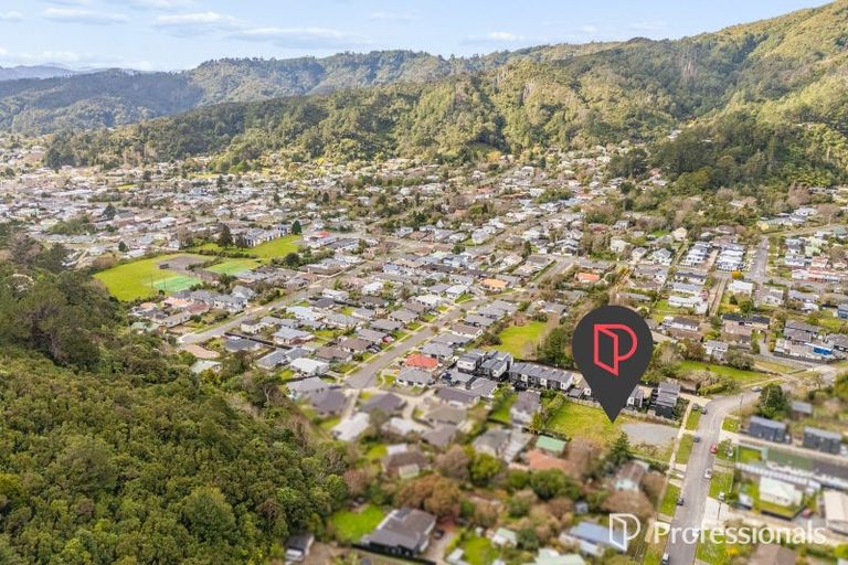 Photo of property in 32 Raukawa Street, Stokes Valley, Lower Hutt, 5019