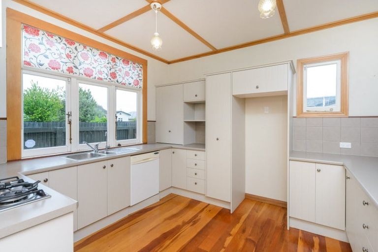 Photo of property in 42 Florence Avenue, Palmerston North, 4414