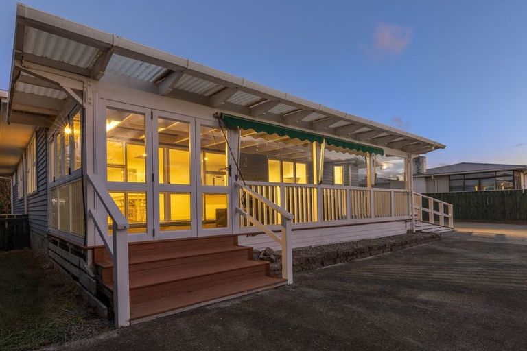 Photo of property in 13 Bowen Street, Levin, 5510