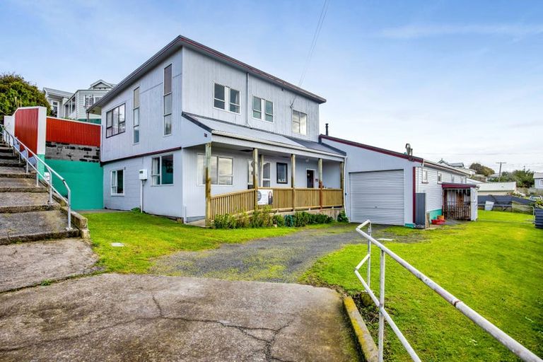 Photo of property in 18 Cambridge Street, Patea, 4520