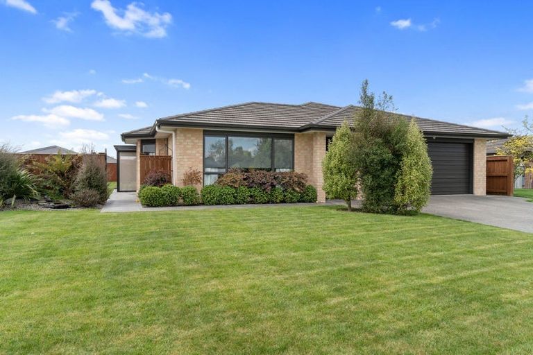 Photo of property in 10 Austin Reid Avenue, Carterton, 5713