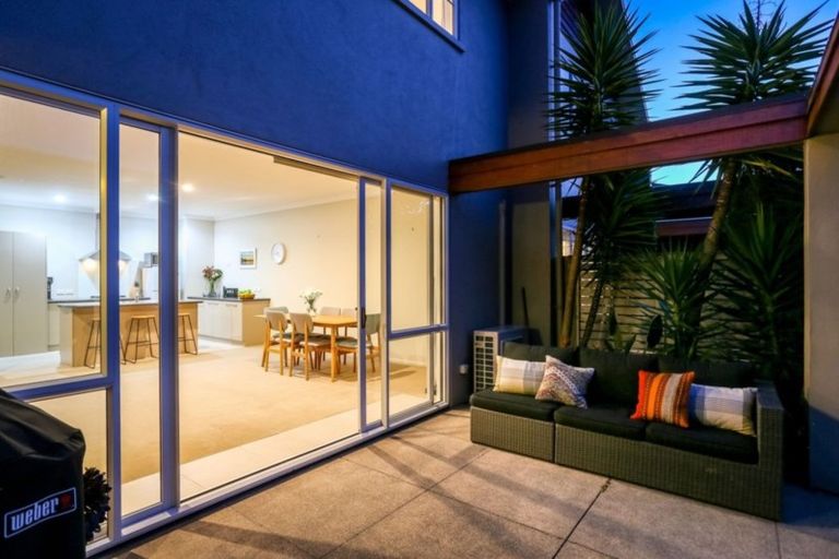 Photo of property in 250b Courtenay Street, Strandon, New Plymouth, 4312