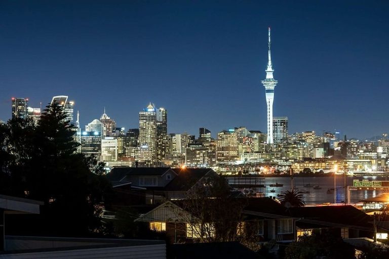 Photo of property in 24 Waimana Avenue, Northcote Point, Auckland, 0627