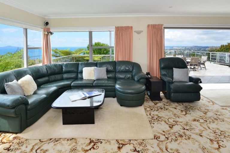 Photo of property in 49 Roberts Road, Matakatia, Whangaparaoa, 0930