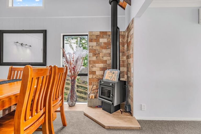 Photo of property in 11 Moffat Road, Red Beach, 0932