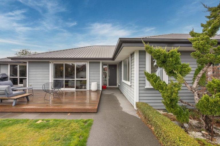 Photo of property in 20 Rue De La Mare, Parklands, Christchurch, 8083