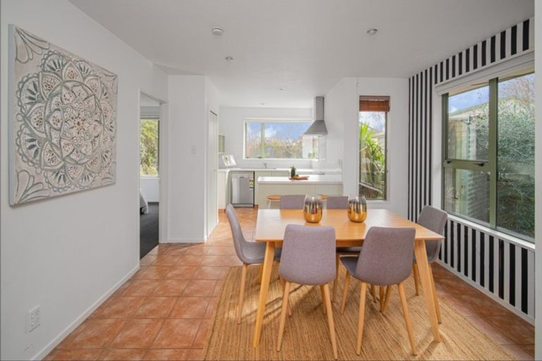 Photo of property in 12 Murfitt Place, Sockburn, Christchurch, 8042