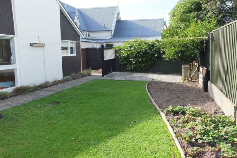 Photo of property in 2/10 Jamell Place, Avonhead, Christchurch, 8042