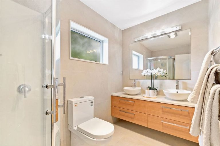 Photo of property in 2/49a Lancaster Road, Beach Haven, Auckland, 0626