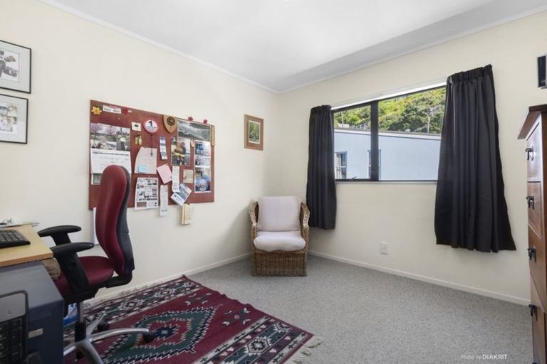 Photo of property in 136 Queens Drive, Lyall Bay, Wellington, 6022