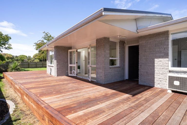 Photo of property in 22 Besant Place, Avondale, Christchurch, 8061