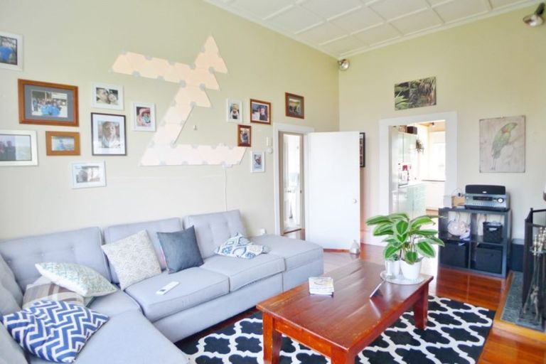 Photo of property in 24 Graham Avenue, Te Atatu Peninsula, Auckland, 0610