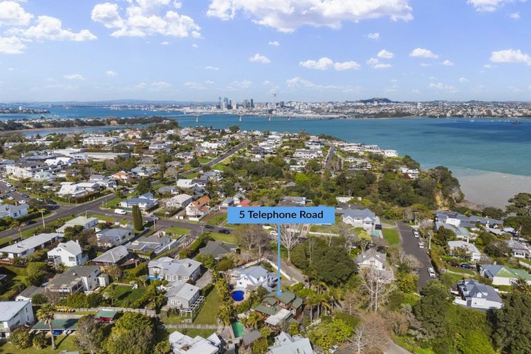 Photo of property in 5 Telephone Road, Birkenhead, Auckland, 0626