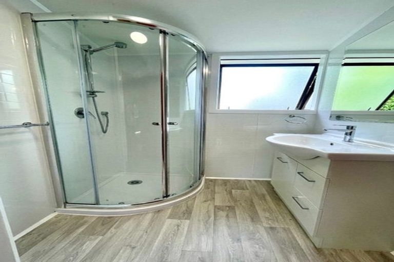 Photo of property in 22 Randal Place, Bayview, Auckland, 0629