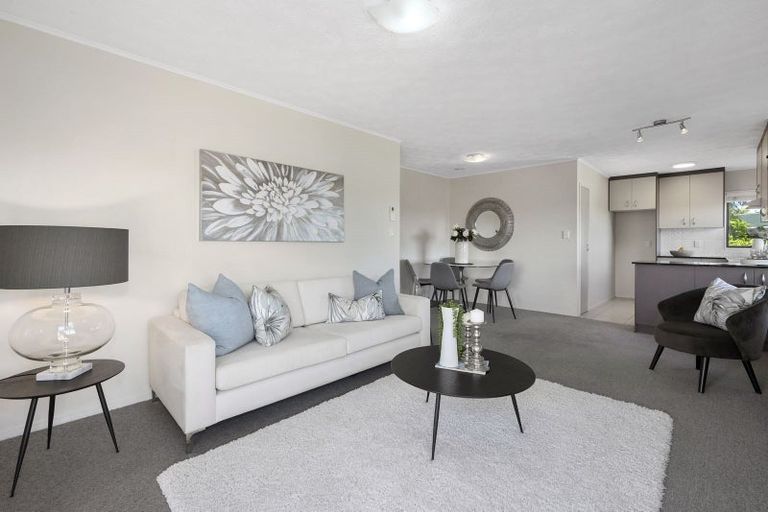 Photo of property in 2/51 Nigel Road, Browns Bay, Auckland, 0630