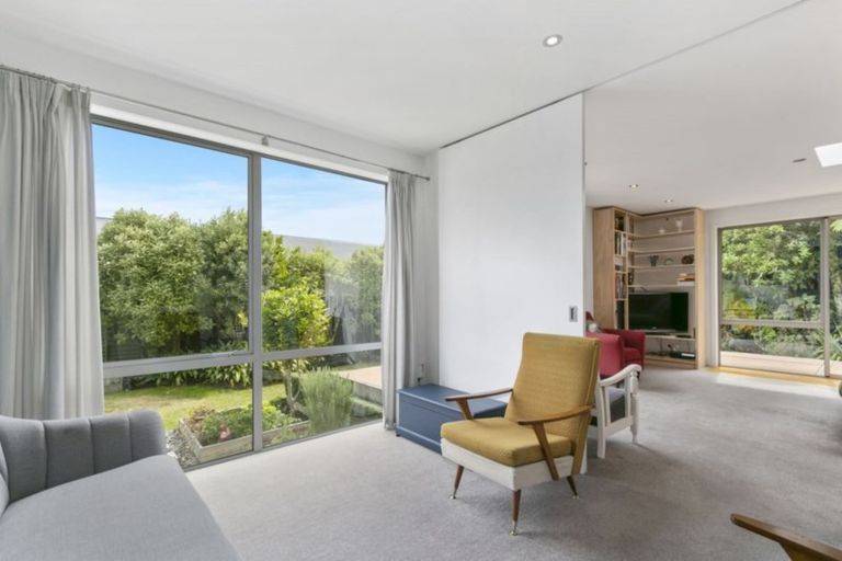 Photo of property in 10 Otonga Heights, Maungaraki, Lower Hutt, 5010