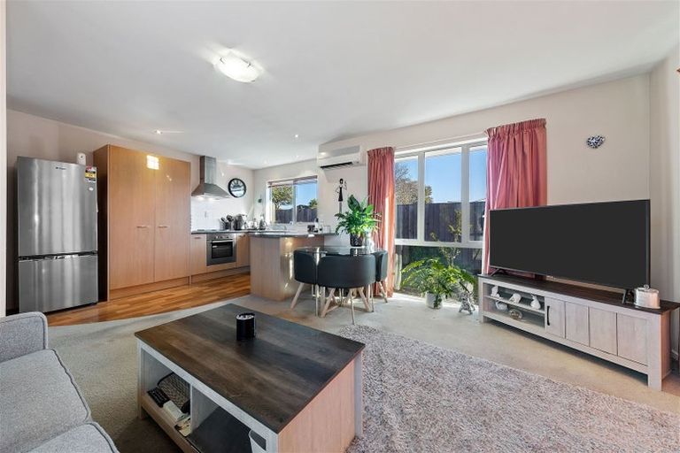 Photo of property in 2/31 Tuckers Road, Redwood, Christchurch, 8051