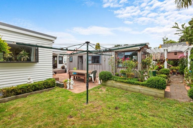 Photo of property in 15 Glamis Avenue, Strathmore Park, Wellington, 6022