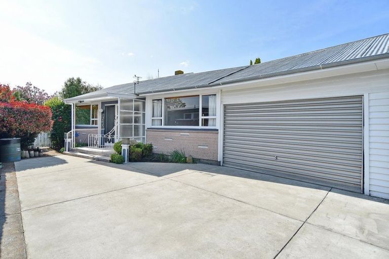 Photo of property in 2/37 Prestons Road, Redwood, Christchurch, 8051