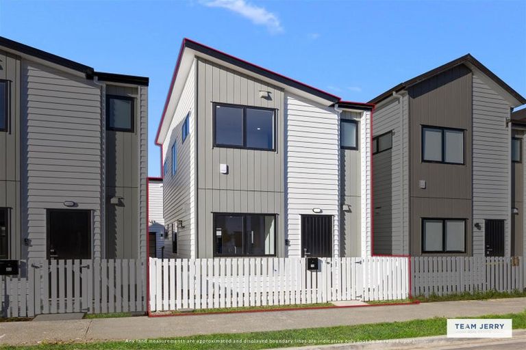 Photo of property in 30 Whare Kauri Road, Papakura, 2110