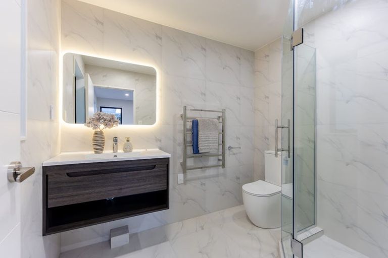 Photo of property in 184a Waimumu Road, Massey, Auckland, 0614