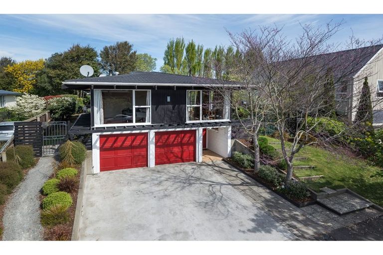 Photo of property in 19 Highfield Place, Avonhead, Christchurch, 8042