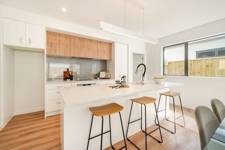 Photo of property in 47a Heretaunga Square, Silverstream, Upper Hutt, 5019