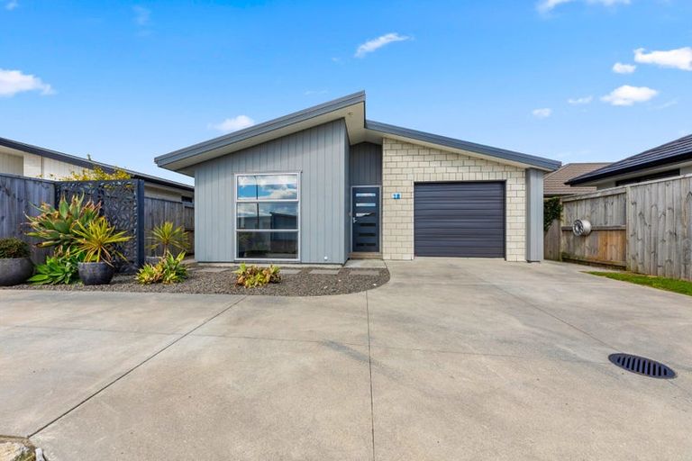 Photo of property in 18 Stevenson Drive, Papamoa, 3118