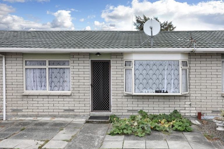 Photo of property in 2/297 Ruahine Street, Terrace End, Palmerston North, 4410