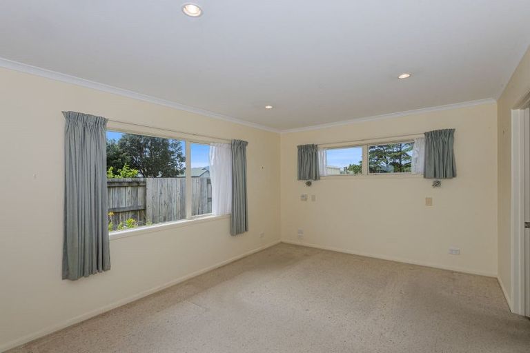 Photo of property in 41 Karoro Road, One Tree Point, 0118