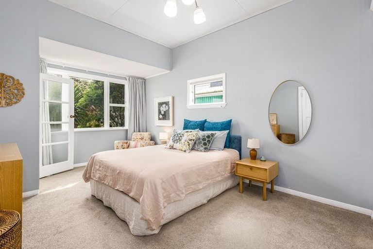 Photo of property in 107 Onepu Road, Lyall Bay, Wellington, 6022