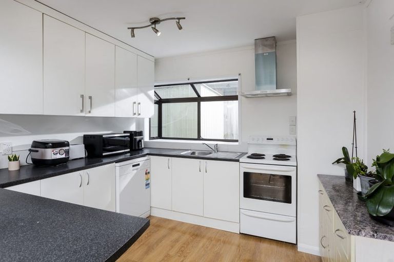 Photo of property in 2/189 Onewa Road, Birkenhead, Auckland, 0626