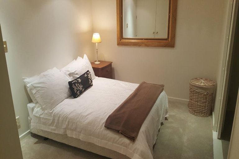 Photo of property in 4/318 Oriental Parade, Oriental Bay, Wellington, 6011