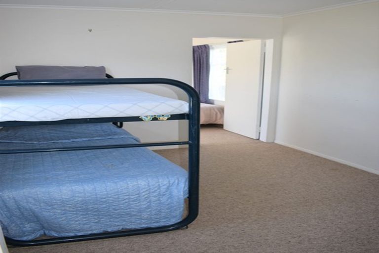 Photo of property in 17 Drake Street, Waikawa Beach, Manakau, 5573