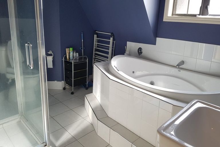 Photo of property in 12a Wicklam Lane, Greenhithe, Auckland, 0632