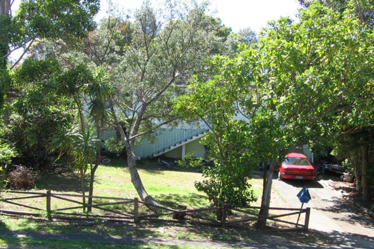 Photo of property in 23 Deverell Place, Northcross, Auckland, 0632