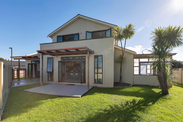 Photo of property in 11k Clearwater Cove, West Harbour, Auckland, 0618