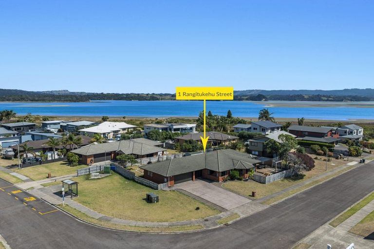 Photo of property in 1 Rangitukehu Street, Ohope, 3121