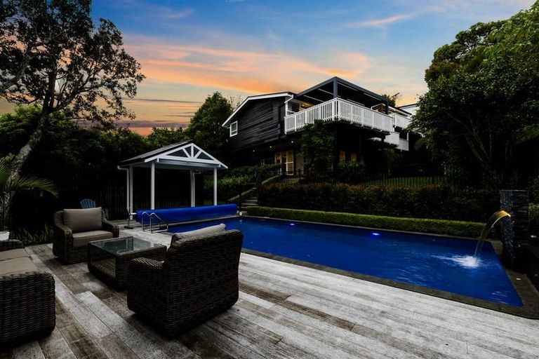 Photo of property in 42a Colmar Road, Mellons Bay, Auckland, 2014