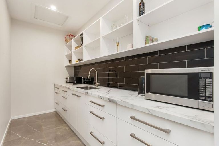 Photo of property in 1 Vista Place, Huntsbury, Christchurch, 8022