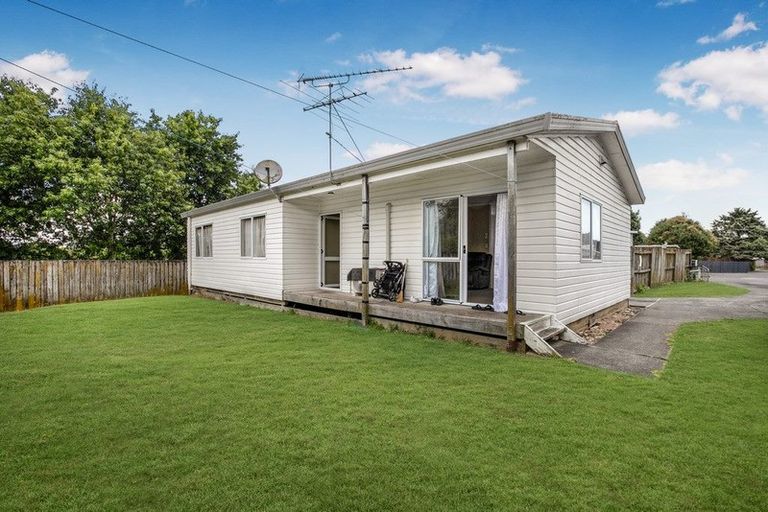 Photo of property in 2/14 Eulogy Place, Randwick Park, Auckland, 2105